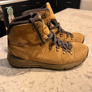 Danner mountain 600 hiking boots